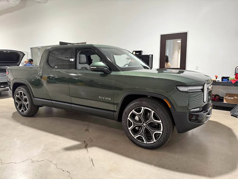 2025 Rivian R1T - Adventure Pickup 4D 4 1\/2 ft