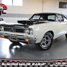 1968 Plymouth road runner 440 big block pistol grip 4 speed, vintage ac, factory cream white with black vinyl top and matte black hood