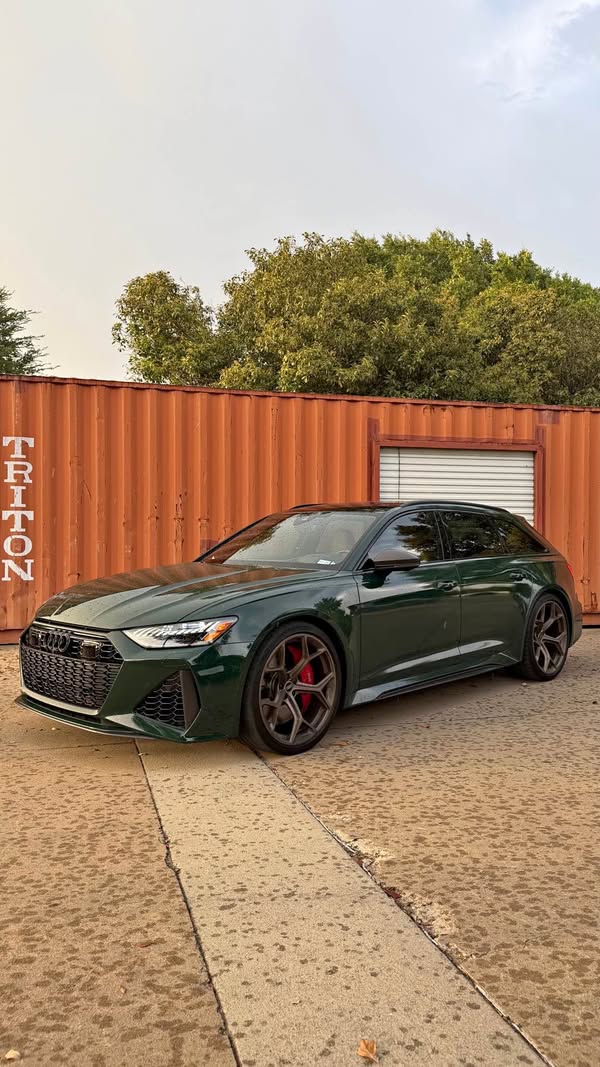 2025 Audi RS6 - Avant peformance Wagon 4D