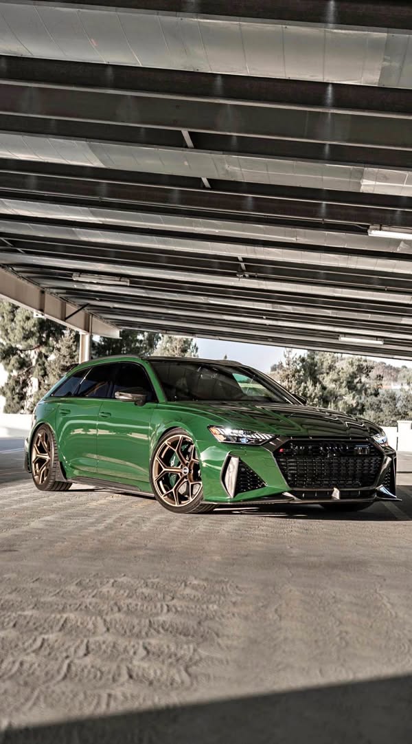 2025 Audi RS6 Avant Performance