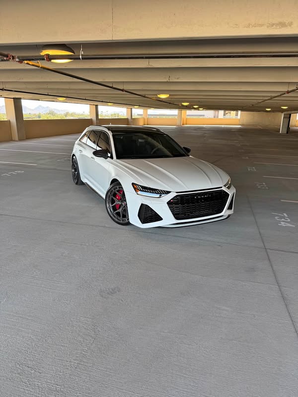 2022 Audi RS6 - Avant peformance Wagon 4D