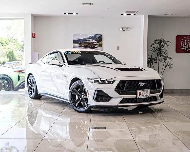 2024 Ford Mustang - Premium