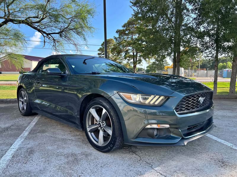 2015 Ford Mustang - V6