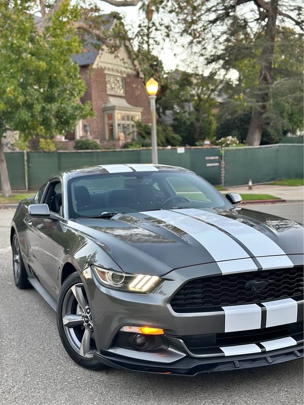 2015 Ford Mustang - V6 manual transmission