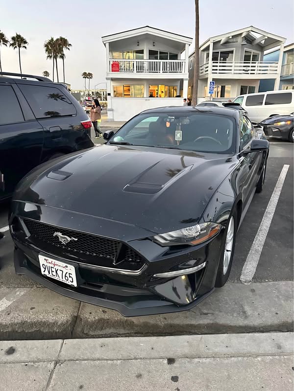 2019 Ford Mustang - Ecoboost coupe 2 door