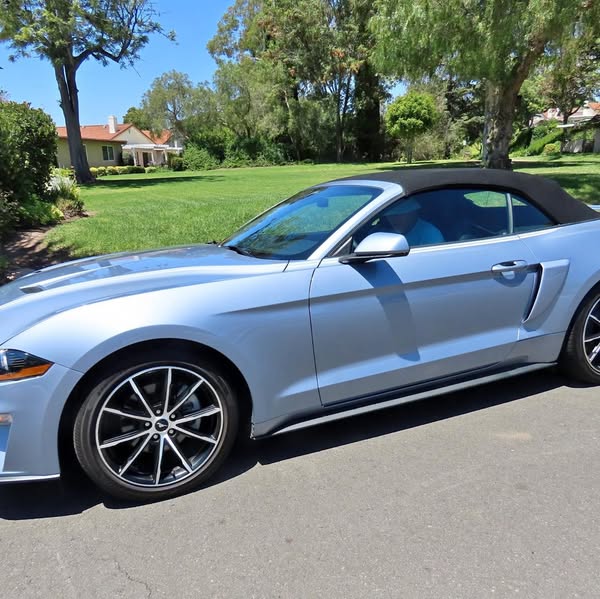 2022 Ford Mustang Ecoboost, Convertible Coastal Cruiser.