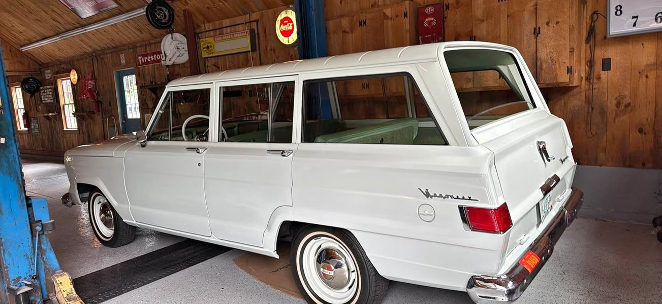 1964 Jeep Wagoneer - Kaiser