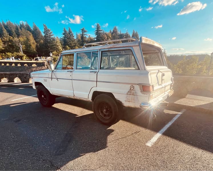 1976 Jeep Wagoneer - Base