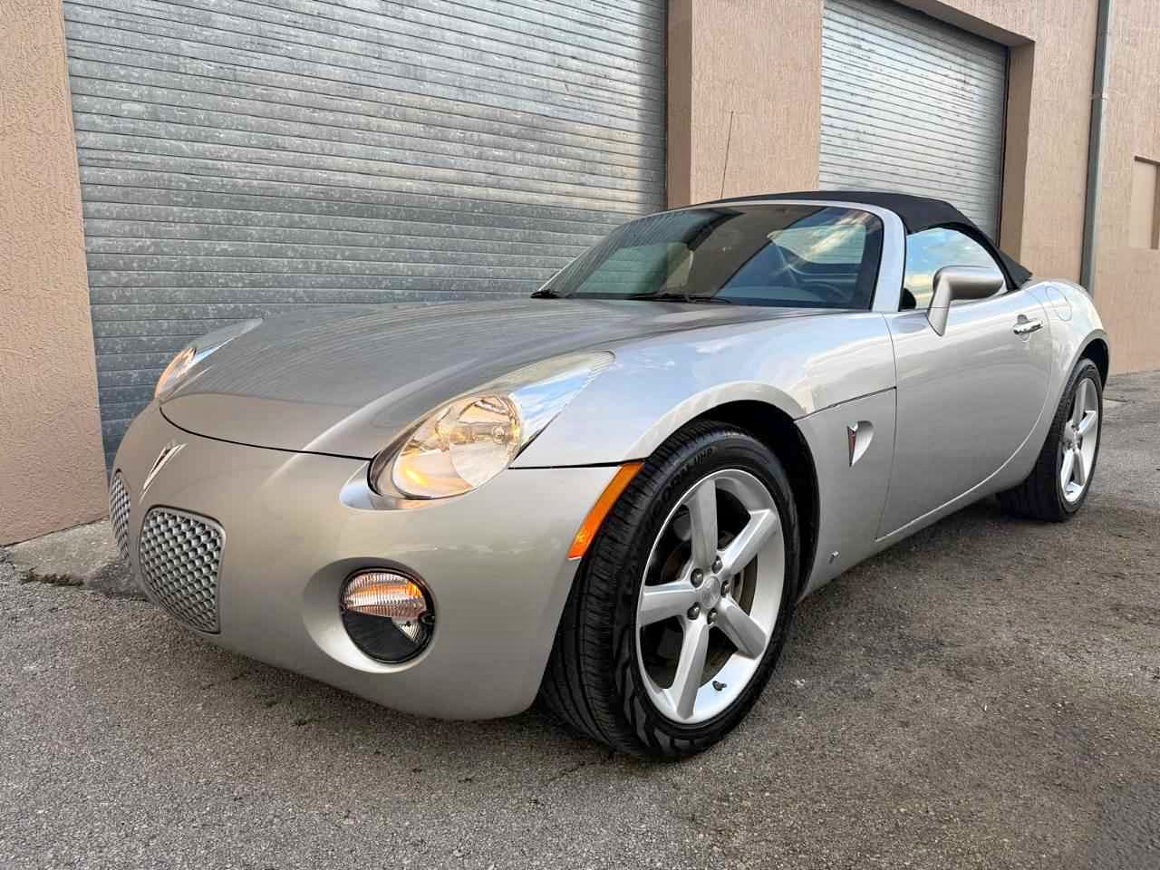 2009 Pontiac Solstice - Convertible 2D