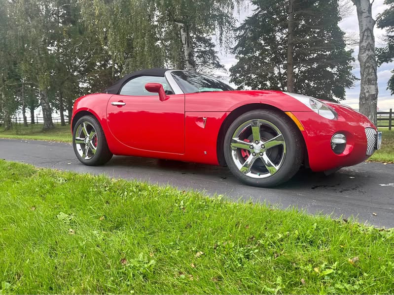 2006 Pontiac Solstice - Convertible 2D