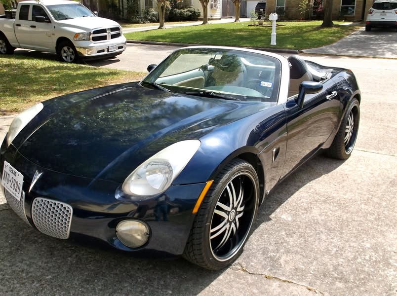 2006 Pontiac Solstice Convertible 2D