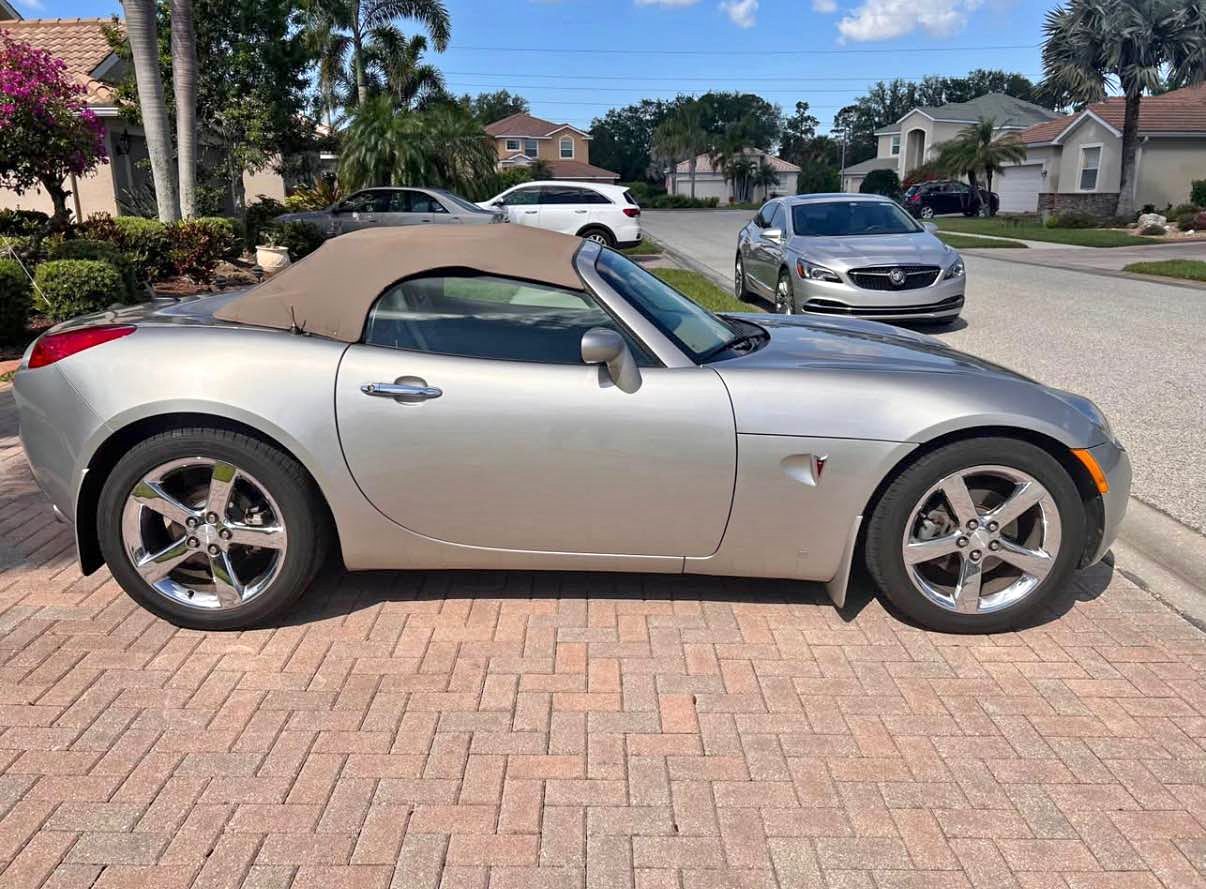 2007 Pontiac Solstice - Convertible 2D