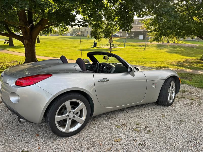 2007 Pontiac Solstice - Convertible 2D