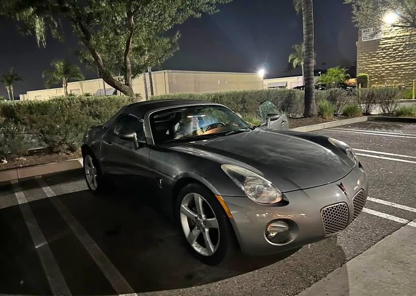 2006 Pontiac Solstice - Convertible 2D