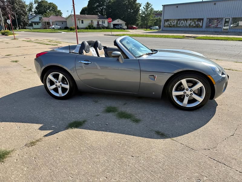 2006 Pontiac Solstice - Convertible 2D