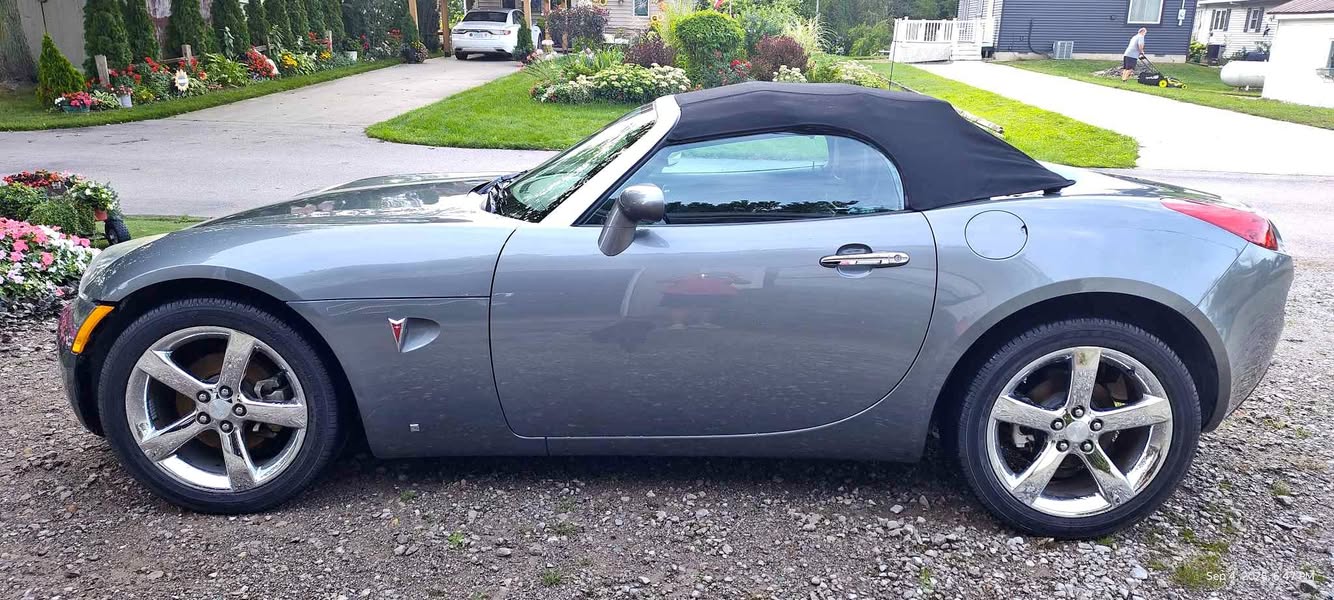 2007 Pontiac Solstice - Convertible 2D