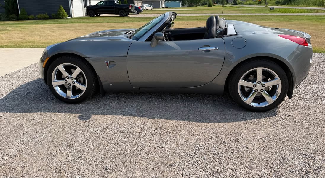2007 Pontiac Solstice - Convertible 2D