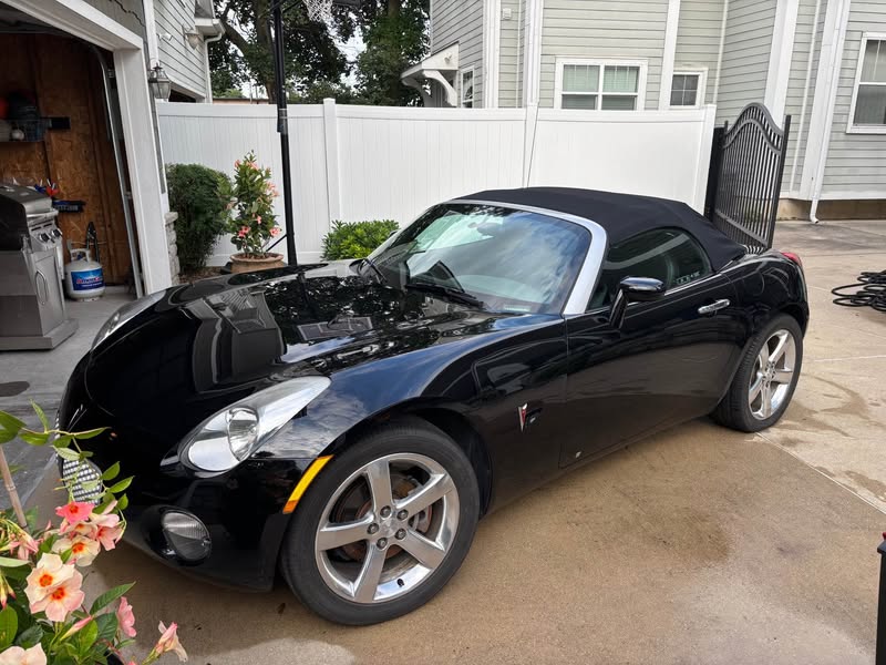 2006 Pontiac Solstice Convertible 2D