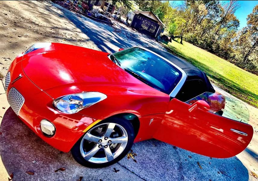 2007 Pontiac Solstice - 2 door converter
