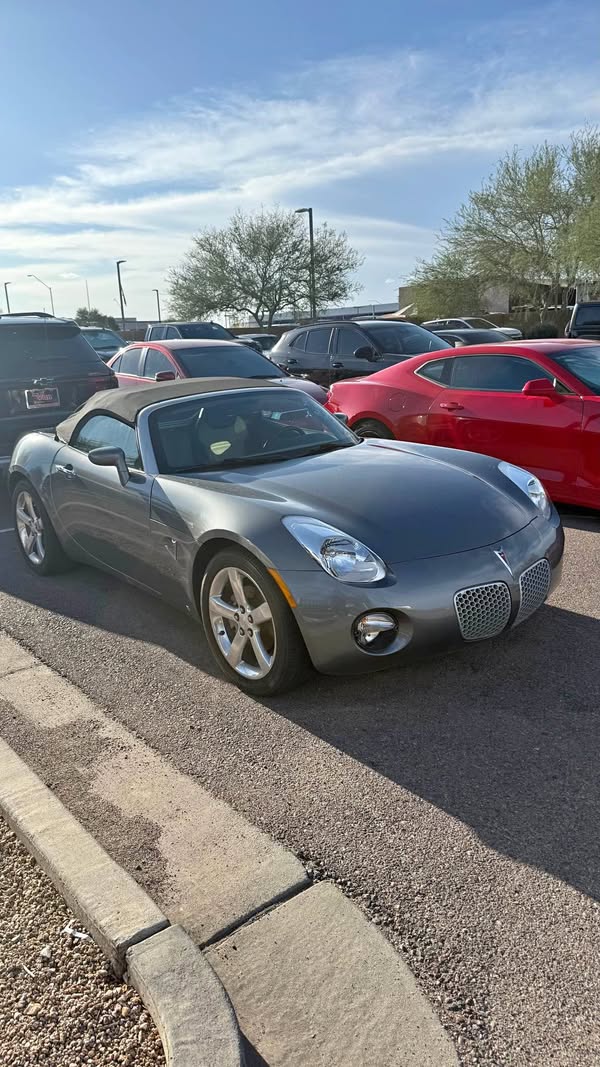 2006 Pontiac Solstice - Premium