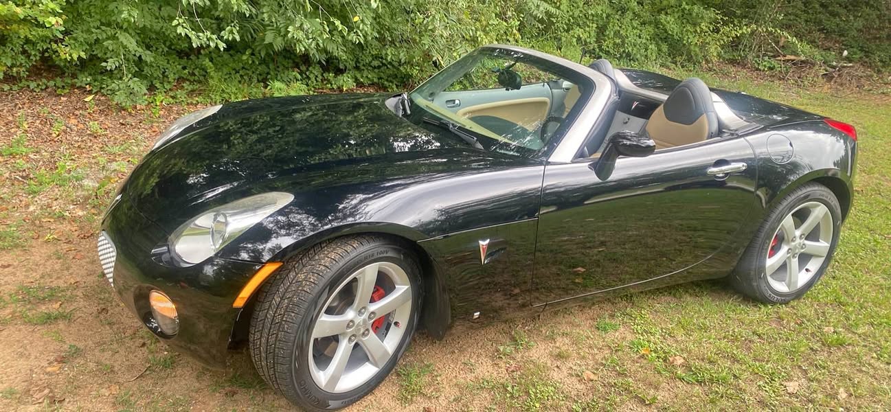2006 Pontiac Solstice Convertible 2D