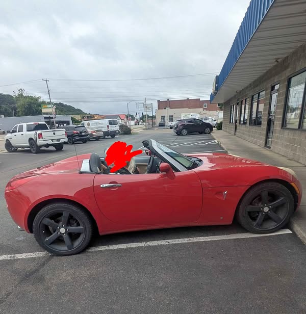 2007 Pontiac Solstice - Convertible 2D