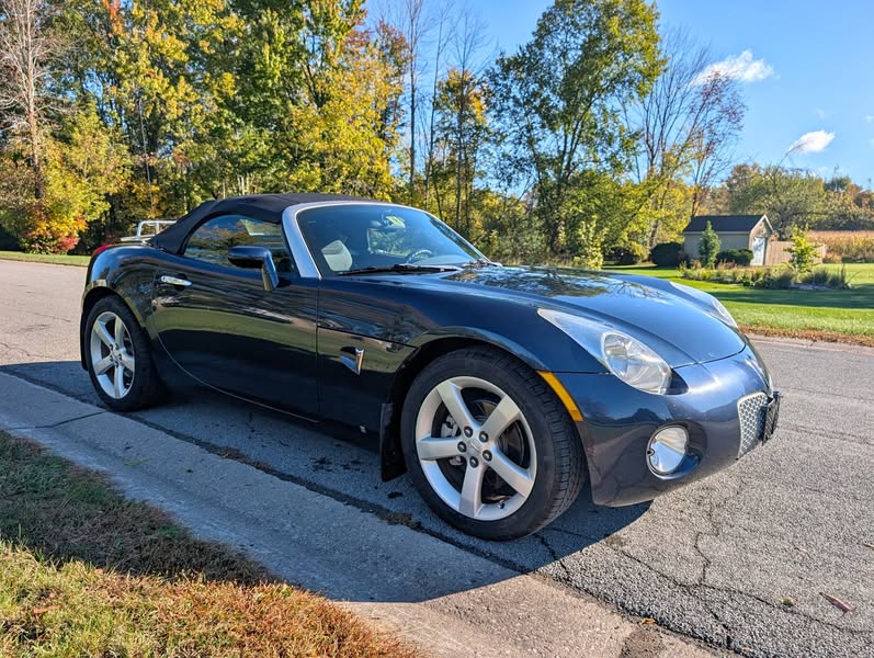 2006 Pontiac solstice convertible 5 speed-134k clean!
