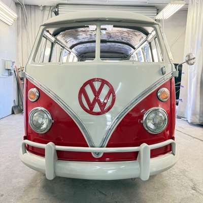 1964 Volkswagen bus kombi - 13 window Deluxe