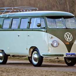1961 Volkswagen bus Type 2 Deluxe