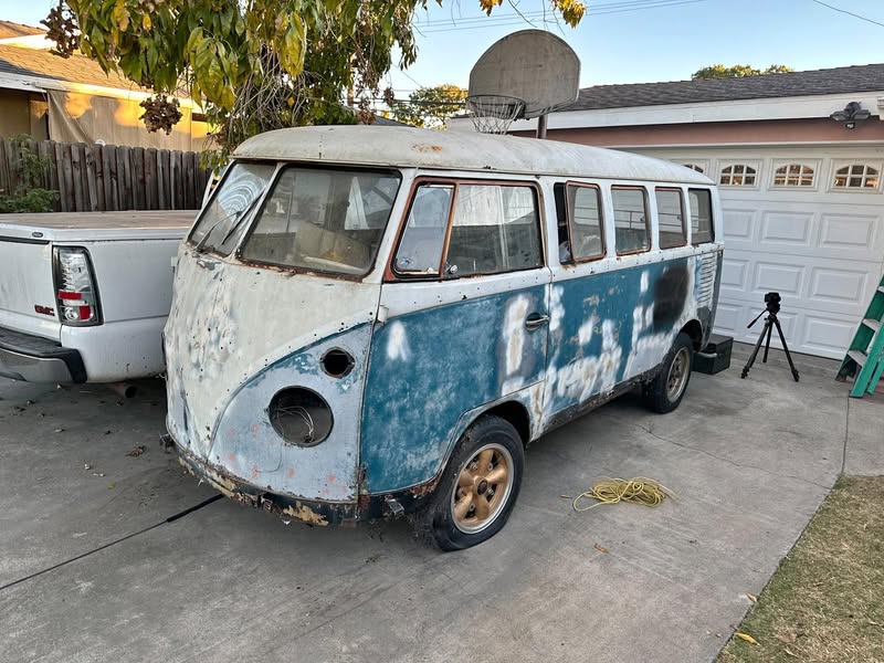 1966 Volkswagen bus split window - 13 window