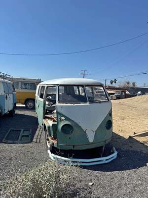 1965 Volkswagen Bus - Standard