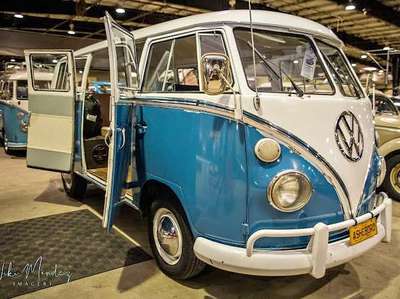 1966 Volkswagen bus type 2 - 13 Window Deluxe