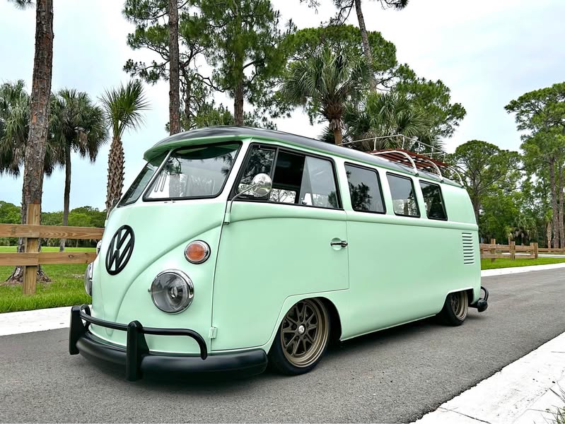 1967 Volkswagen bus - 11 Window
