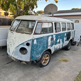 1966 Volkswagen bus split window - 13 window