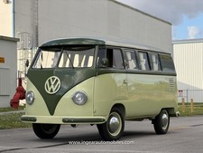 1963 Volkswagen Bus/Vanagon Restored! Split Window VW Bus