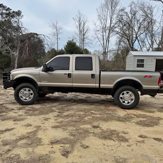 2007 Ford F250 Super Duty Crew Cab - Lariat Pickup 4D 6 3\/4 ft