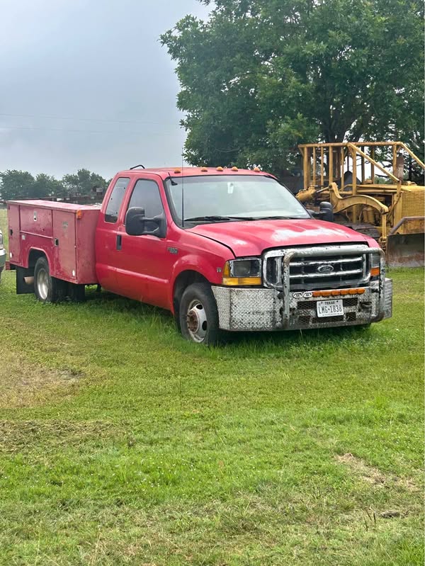 1999 Ford F350 Super Duty Super Cab & Chassis - XL Cab & Chassis 4D