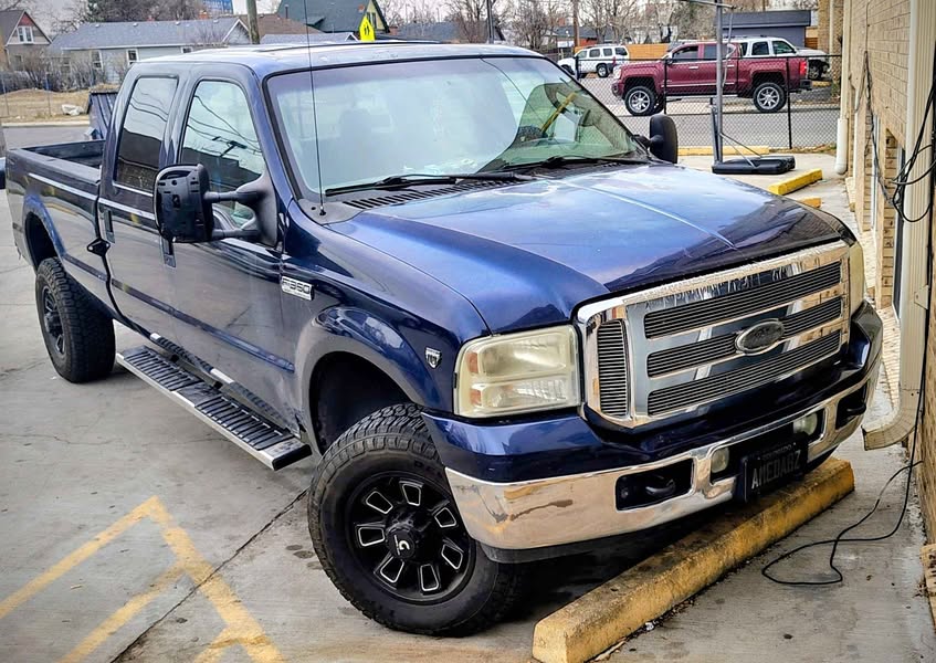 2005 Ford F350 Super Duty Crew Cab - Lariat Pickup 4D 8 ft