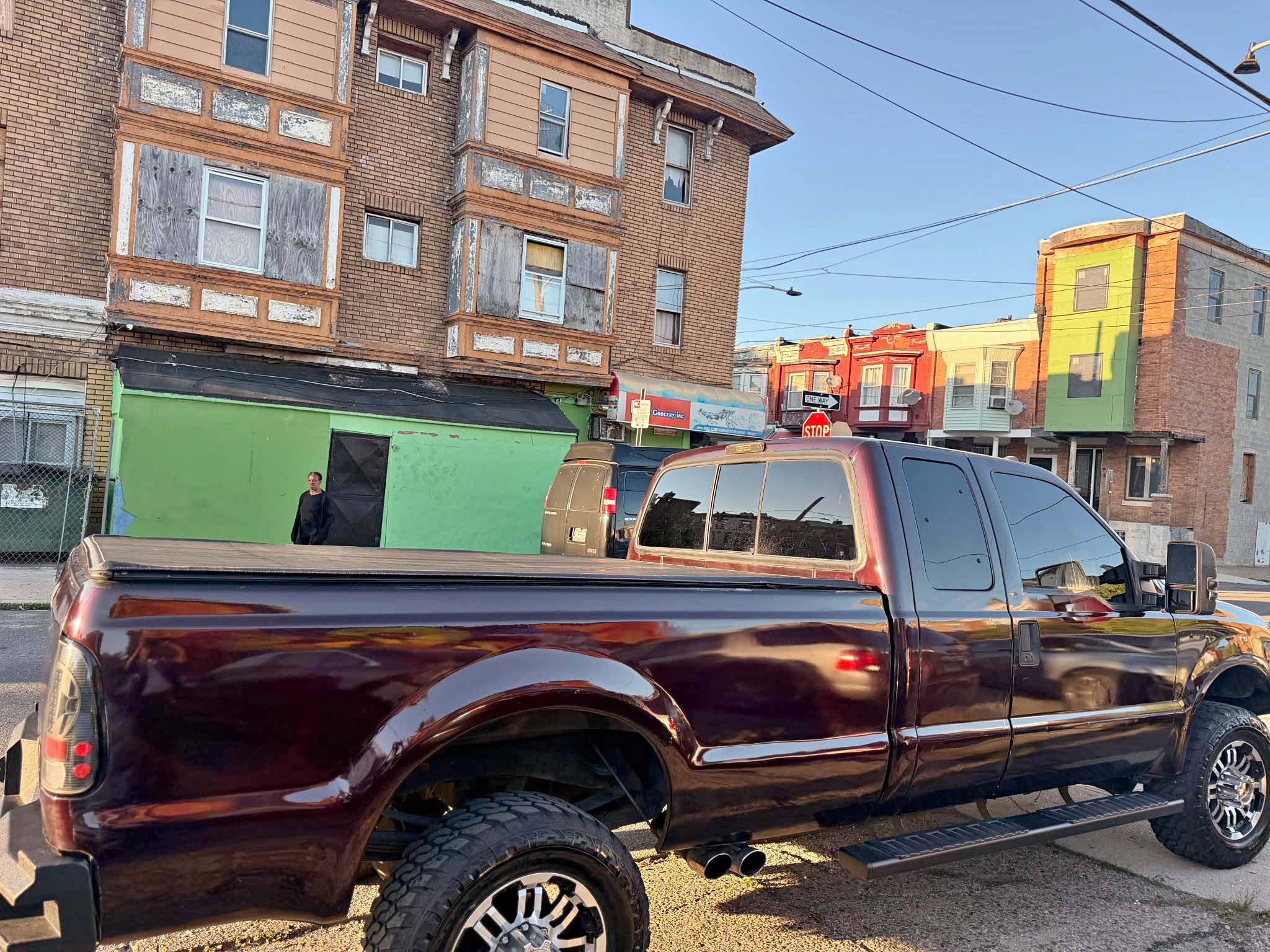 2005 Ford F350 Super Duty Crew Cab - Lariat Pickup 4D 8 ft