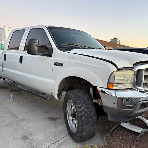 1999 Ford F350 Super Duty Crew Cab - XLT Pickup 4D 8 ft