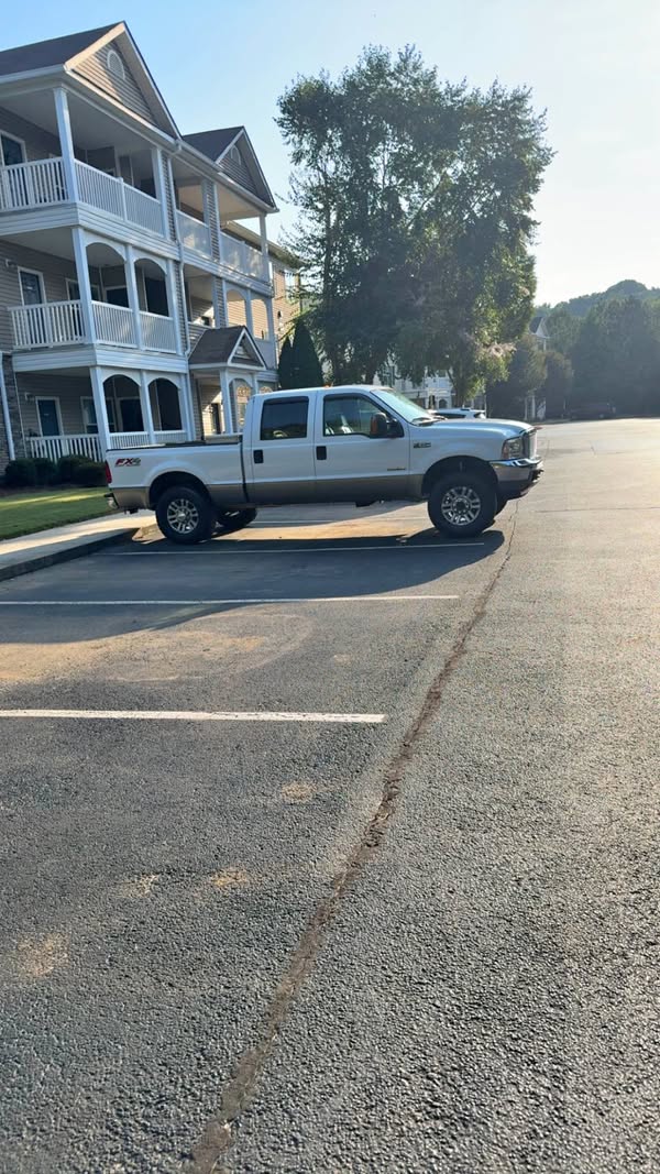 2004 Ford F250 Super Duty Crew Cab - Lariat