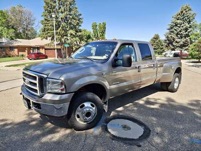 2005 Ford F350 Super Duty Crew Cab - Lariat Pickup 4D 8 ft