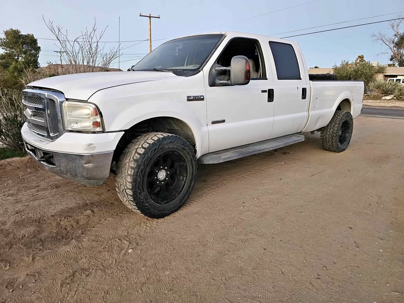 2006 Ford F350 Super Duty Crew Cab - XLT Pickup 4D 8 ft
