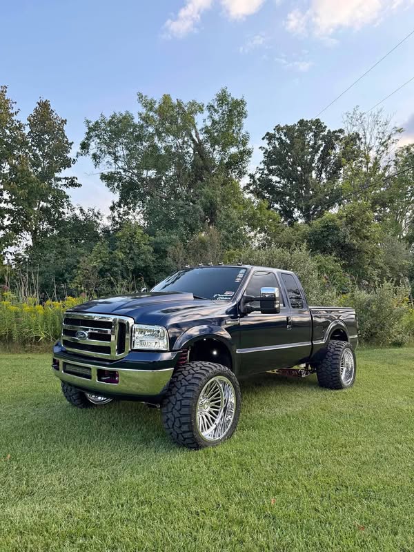 2005 Ford F350 Super Duty Crew Cab - Lariat Pickup 4D 6 3\/4 ft