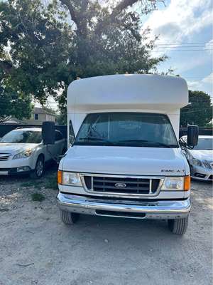 2007 Ford E350 Super Duty Passenger