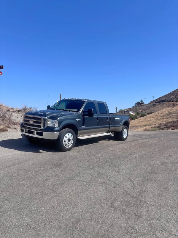 2005 Ford F350 Super Duty Crew Cab - King Ranch Pickup 4D 8 ft