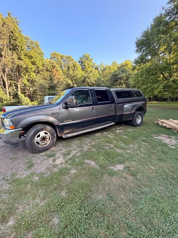 2003 Ford F350 Super Duty Crew Cab - Lariat LE