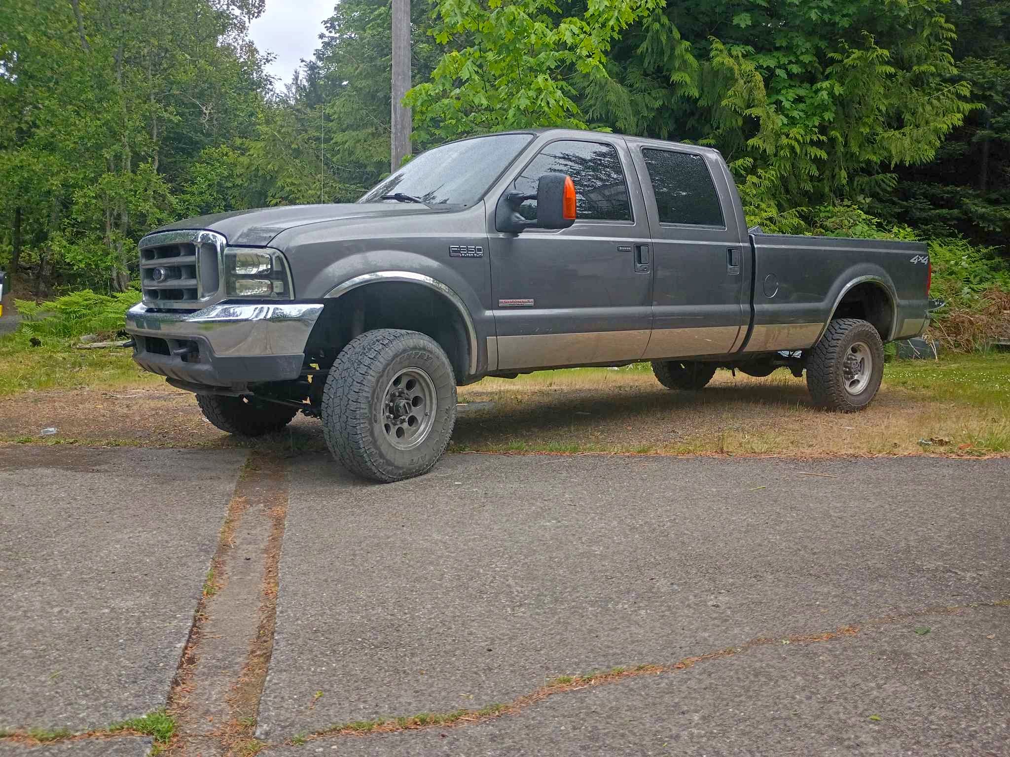 2004 Ford F350 Super Duty Crew Cab - XLT Pickup 4D 8 ft