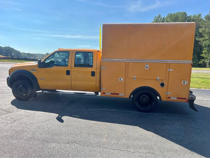 2007 Ford F550 Super Duty Crew Cab & Chassis - 6.0L V8 Utility Service Plumber
