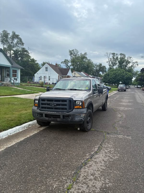 2007 Ford F350 Super Duty Crew Cab - XL Pickup 4D 8 ft